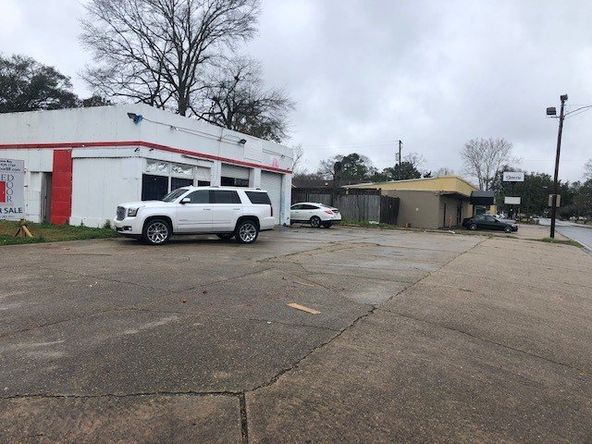 ± 1,400 SF Commercial Building: 3515 N Acadian Thruway, Baton Rouge, LA 70805